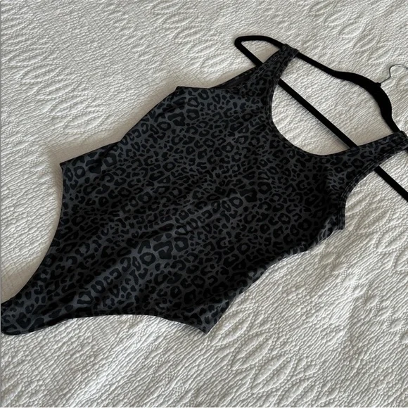 Medium Patterned Bodysuit Bundle - Picture 4 of 11